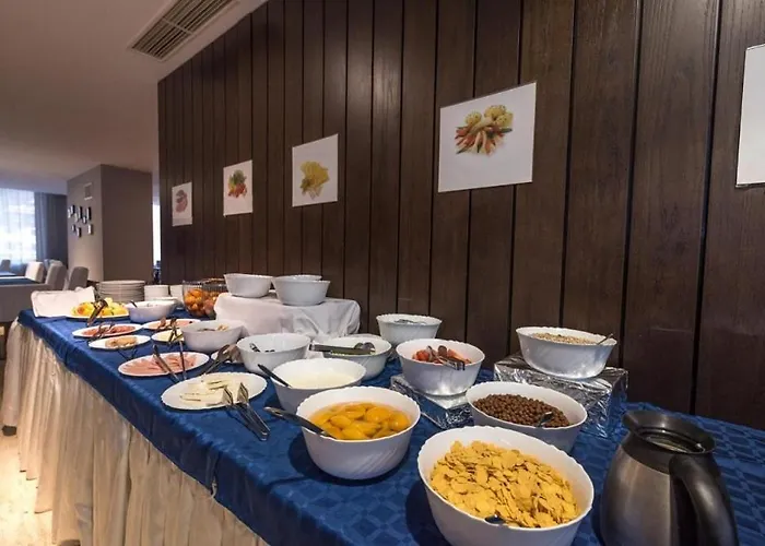 Апартамент Dinos 2 Bed Cozy At Close To The Lift *