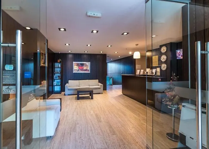 Dinos 2 Bed Cozy At Close To The Lift Апартамент