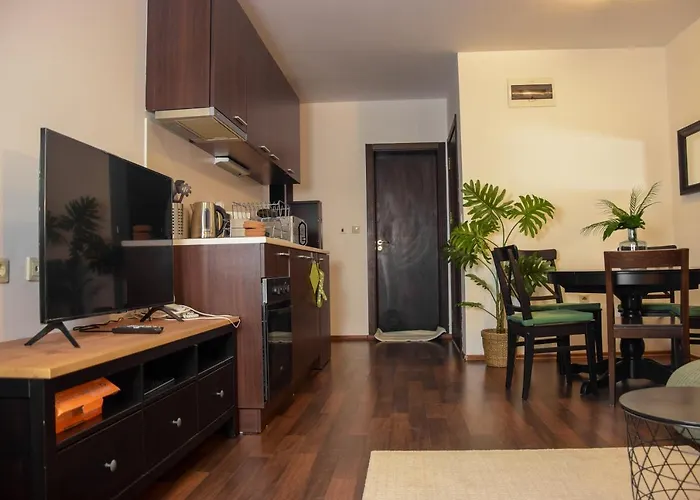 Апартамент Dinos 2 Bed Cozy At Close To The Lift *