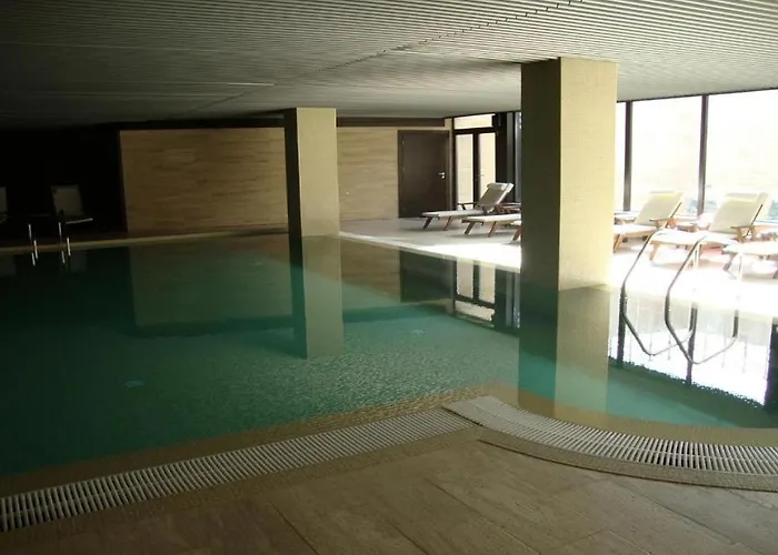 Dinos 2 Bed Cozy At Close To The Lift Апартамент